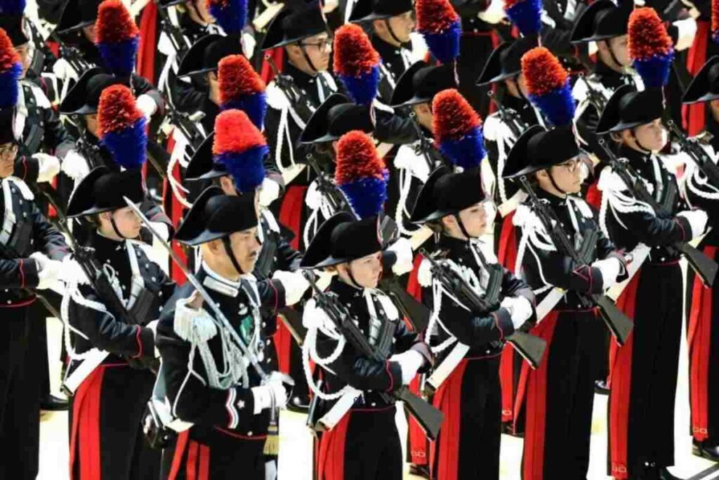 Emozione al Pala Gianni Asti: 112 donne tra i nuovi allievi carabinieri in servizio dal 7 febbraio. Solenne cerimonia a Torino: i futuri carabinieri pronunciano il loro giuramento.