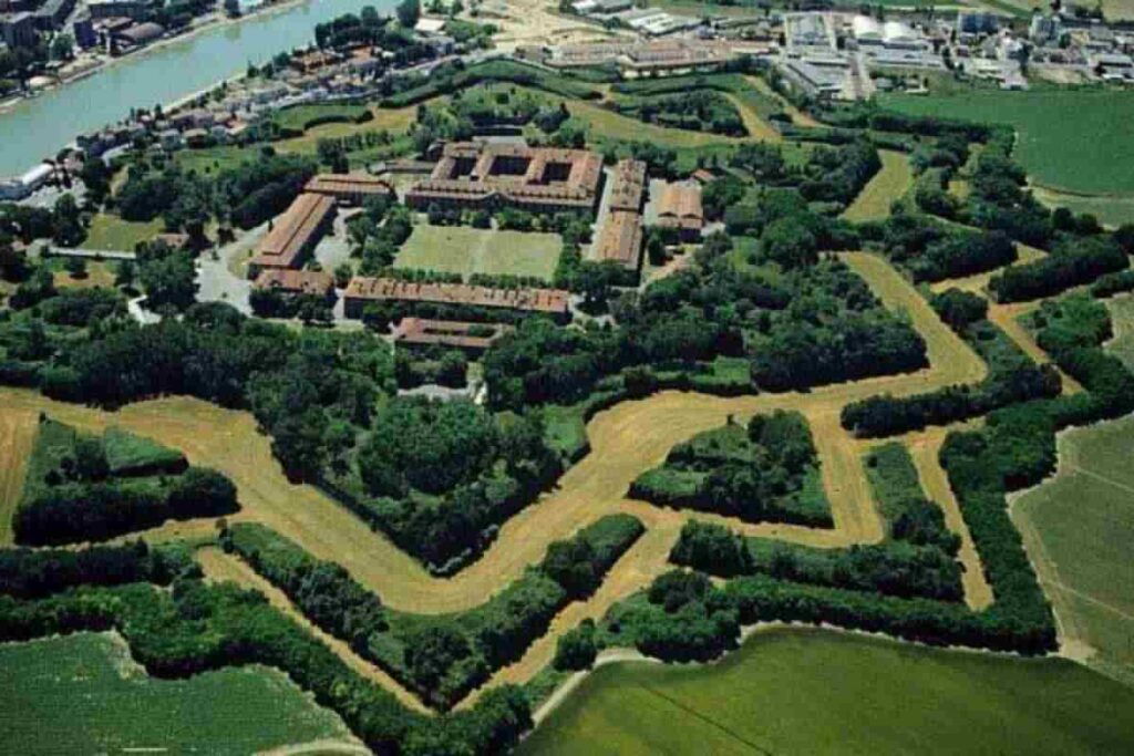 La città di Alessandria, un tesoro del Piemonte. Alla scoperta di Alessandria, tra arte e tradizioni. Alessandria e il suo patrimonio storico e culturale. Tra castelli e musei: Alessandria, città da scoprire. 