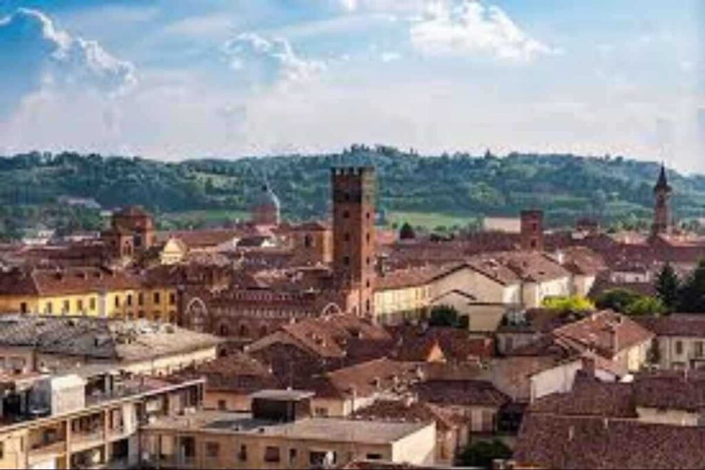 La cultura di Asti tra storia e innovazione. Asti, un patrimonio culturale da scoprire. Asti e il suo legame con il vino e la gastronomia.