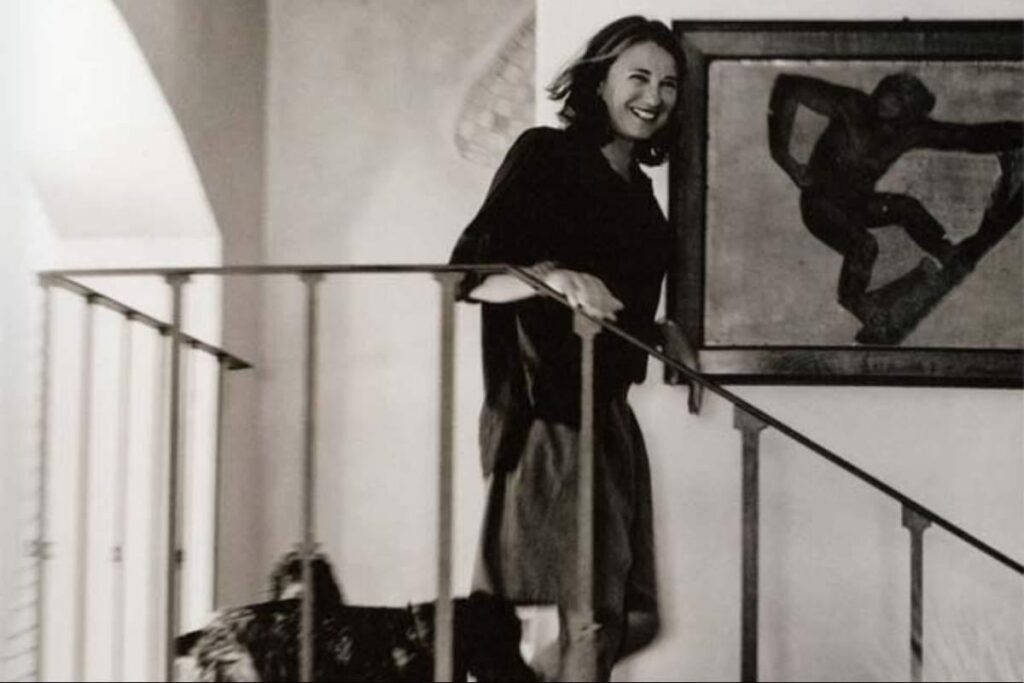 Geometrie e sostenibilità nella nuova collezione di Barbara Frua. Il design sartoriale di Barbara Frua arriva alla Alberto Levi Gallery. Barbara Frua esplora il confine tra tradizione e innovazione.