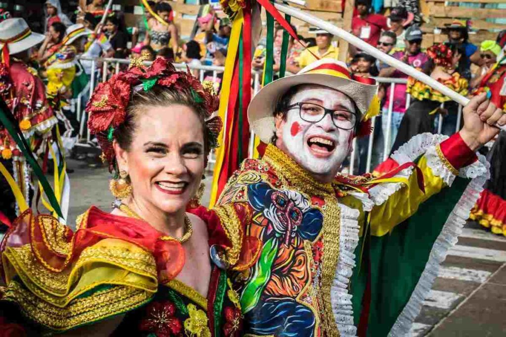 Maschere e carri allegorici: torna la festa a Bosconero. La fagiolata tradizionale: il sapore autentico del Carnevale. Un Carnevale per tutti: eventi e spettacoli a Bosconero. Colori e allegria: la magia del Carnevale di Bosconero.