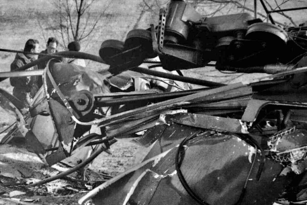 Cermis, il volo della morte: una tragedia evitabile. Il disastro del Cermis: il giorno in cui il cielo tradì la montagna. Cermis, la strage della funivia: errori fatali e impunità. 