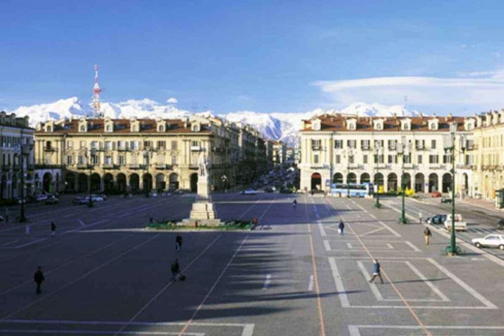 Il fascino di Cuneo tra architettura e tradizione. Cuneo, la città dei portici e delle piazze storiche. Un viaggio nella cultura di Cuneo.
