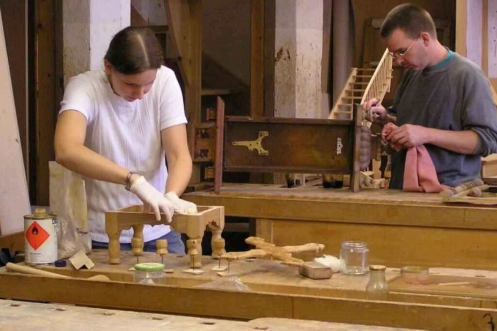 L’artigianato piemontese in difficoltà: persi migliaia di posti di lavoro. Torino e la crisi dell’artigianato: chiuse centinaia di botteghe. Declino dell’artigianato: il Piemonte perde pezzi della sua tradizione. Imprese artigiane in calo: il Piemonte registra un record negativo.