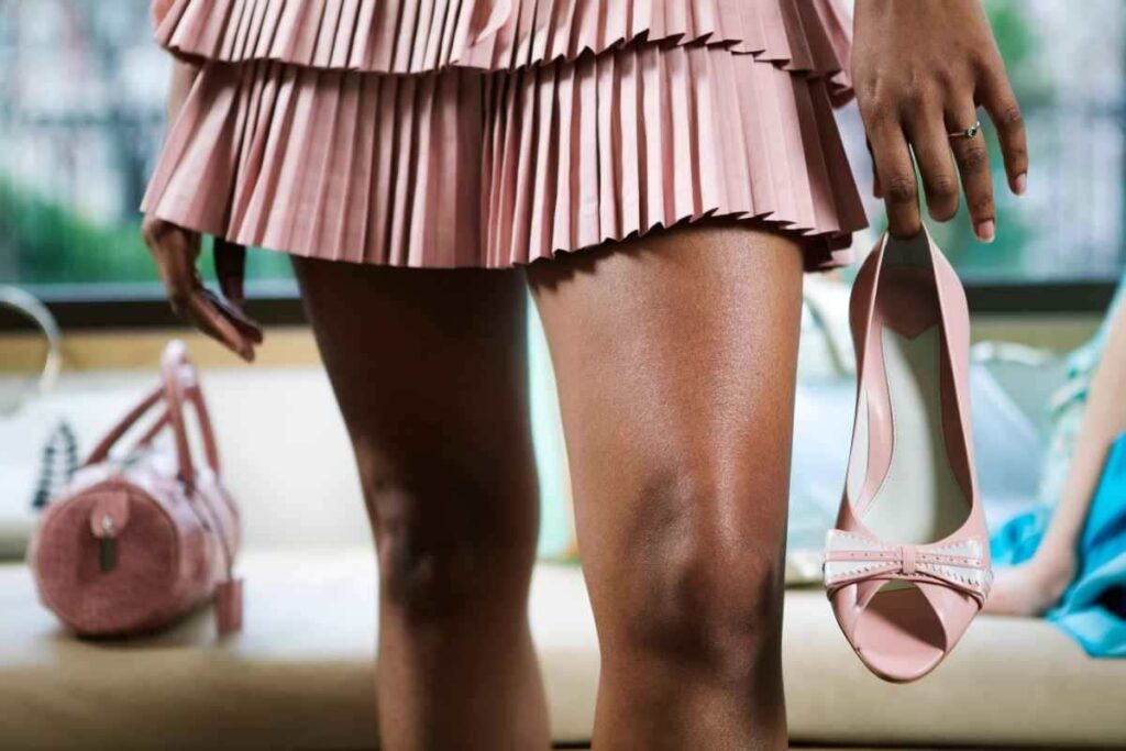 La minigonna: un classico che non passa mai di moda. La minigonna oggi: tra tradizione e innovazione. Perché la minigonna è ancora un must-have. 
