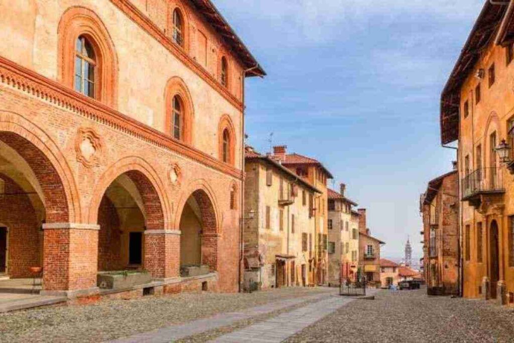 Dramma a Saluzzo: anziana trovata morta, la figlia senza sensi. Anziana trovata senza vita a Saluzzo, accanto la figlia priva di sensi. Tragedia familiare a Saluzzo: escluso l’omicidio. Saluzzo sotto shock: anziana muore dopo una caduta in casa.