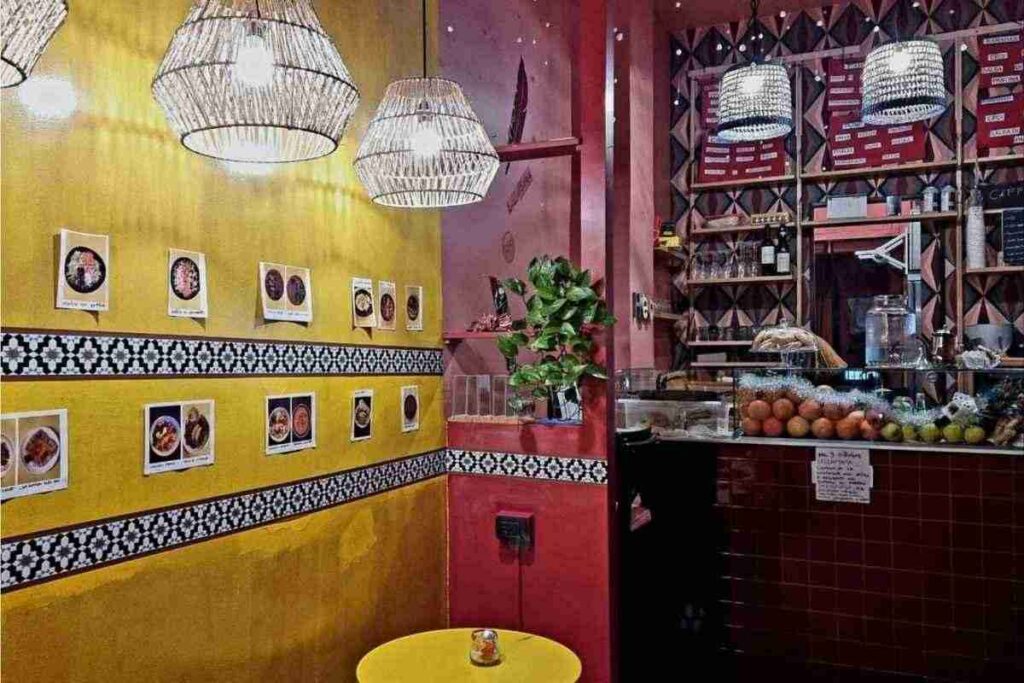 La cucina marocchina conquista Torino: il ristorante di Sanaa Salmi. Sanaa Salmi porta la tradizione marocchina nel cuore di Torino. Un ristorante tutto al femminile per scoprire la cucina marocchina. Il gusto del Marocco arriva a Torino con Sanaa Salmi. 