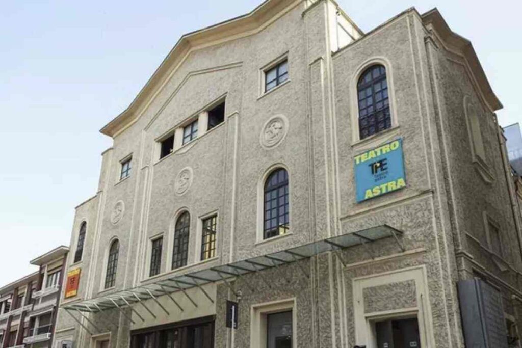 'Le mie tre sorelle': teatro e resistenza al Teatro Astra. La lotta delle donne iraniane in scena a Torino. Libertà e oppressione in Iran: una storia sul palco. La musica rap persiana incontra il teatro con 'Le mie tre sorelle'. 