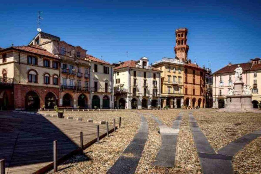 I tesori artistici di Vercelli. Vercelli e il suo patrimonio storico. Alla scoperta di Vercelli tra arte e tradizione. 
