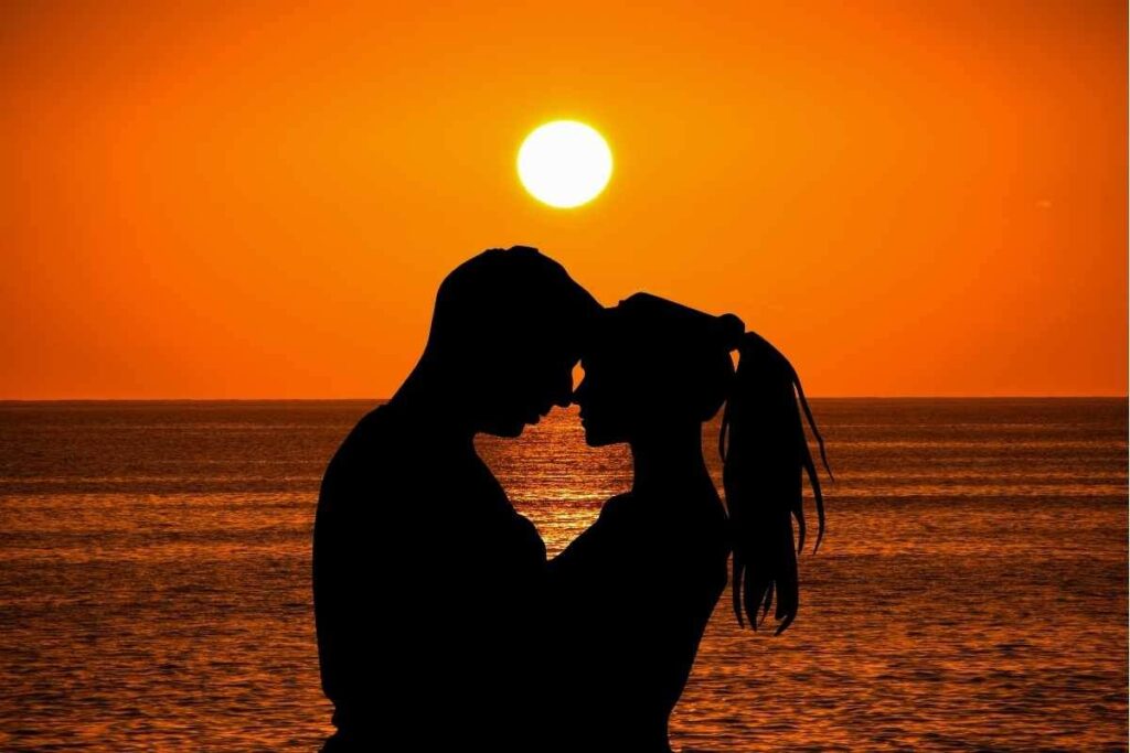 Verginità e coppia: superare la pressione sociale. Aspettare è una scelta: rispettare i tempi di coppia. Quando il sesso non definisce una relazione. L’amore oltre gli stereotipi: nove mesi insieme senza sesso.