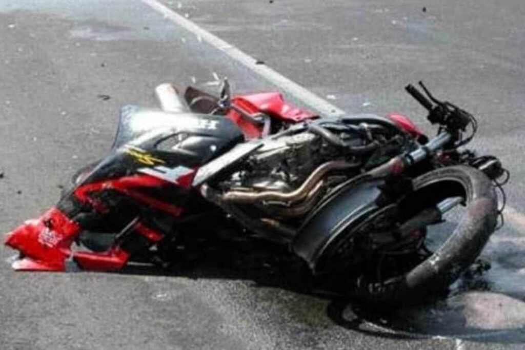 Olio sulla strada: due moto cadono sul ponte Vittorio Emanuele I. Incidente sul ponte Vittorio Emanuele I: chiusura immediata. Ponte Vittorio Emanuele I chiuso per olio sulla carreggiata. Polizia e 118 in azione per incidente sul ponte Vittorio Emanuele I.