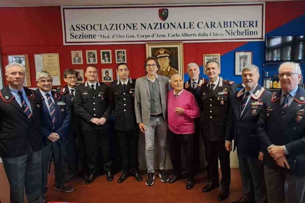 Un secolo di dedizione: Michele festeggia 103 anni. Compleanno speciale per un ex carabiniere a Nichelino. Il carabiniere Michele compie 103 anni: festa e riconoscimenti.