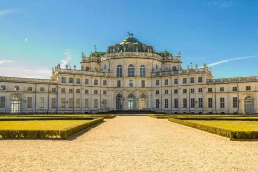 Stupinigi celebra Donizetti con Lucia di Lammermoor. La musica di Donizetti avvolge la Palazzina di Caccia. Opera e storia si incontrano a Lirica a Corte. 