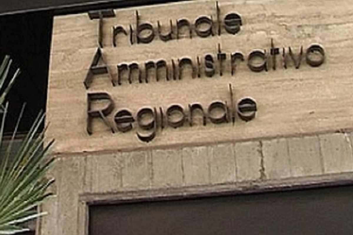 Centinaia di insegnanti fanno ricorso per il bonus non ricevuto. Lo Stato non eroga il bonus ai docenti: la rabbia della categoria. Il Tar Piemonte alle prese con i ricorsi degli insegnanti. Carta del docente: il ritardo nei pagamenti finisce in tribunale.