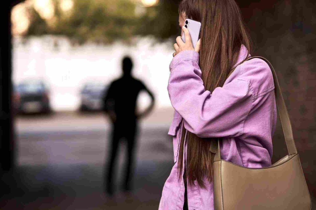Stalking e paura: la denuncia di una giovane cuneese. Tentato omicidio e persecuzione: una storia di stalking nel Monregalese. Giovane cuneese denuncia il suo ex per stalking e violenza. 